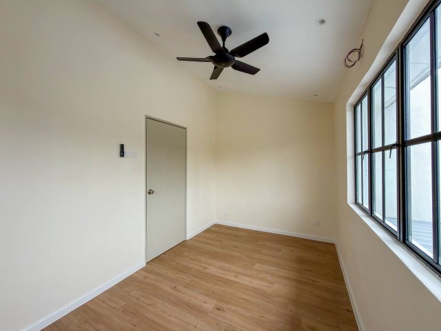 Photo 4 of 7
